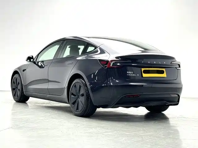 Tesla Model 3 — миниатюра 7
