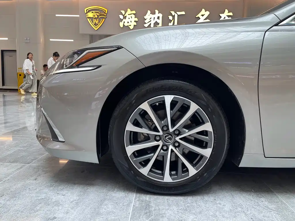 Lexus ES — миниатюра 16