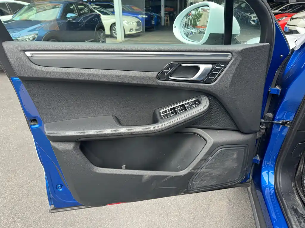 Porsche Macan — миниатюра 13