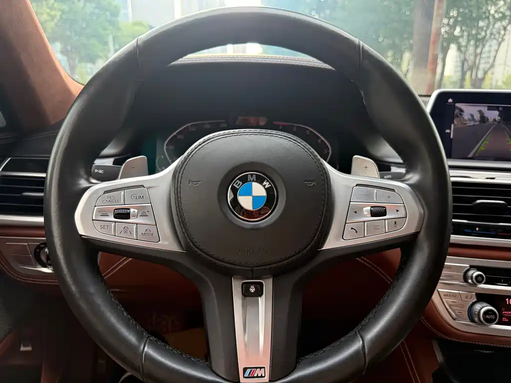 BMW 7 Series — миниатюра 17