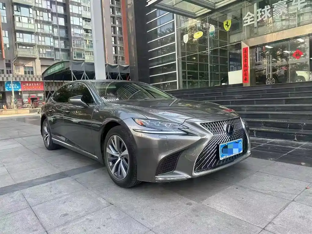 LEXUS LS