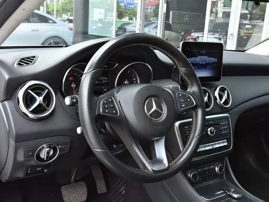 Mercedes-Benz GLA — миниатюра 11