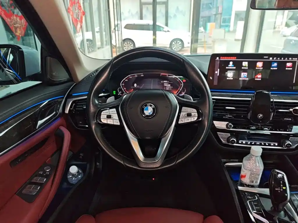 BMW 5 Series — миниатюра 11