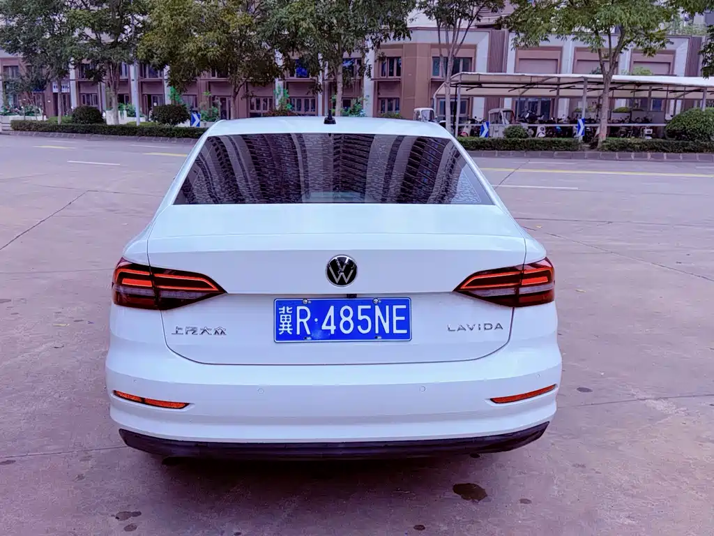 Volkswagen Lavida — миниатюра 5