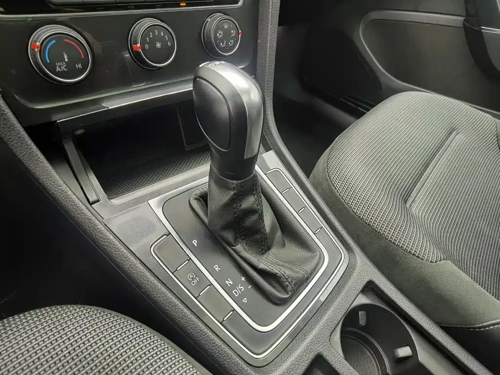 Volkswagen Golf — миниатюра 13