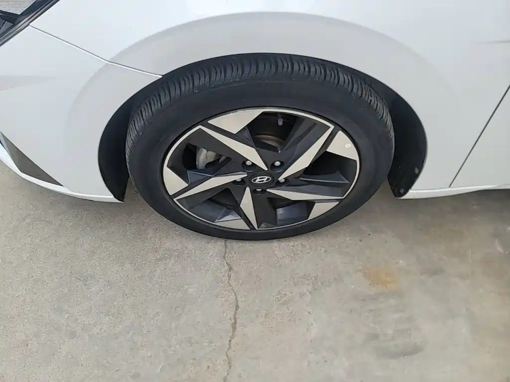 Hyundai Elantra — миниатюра 23