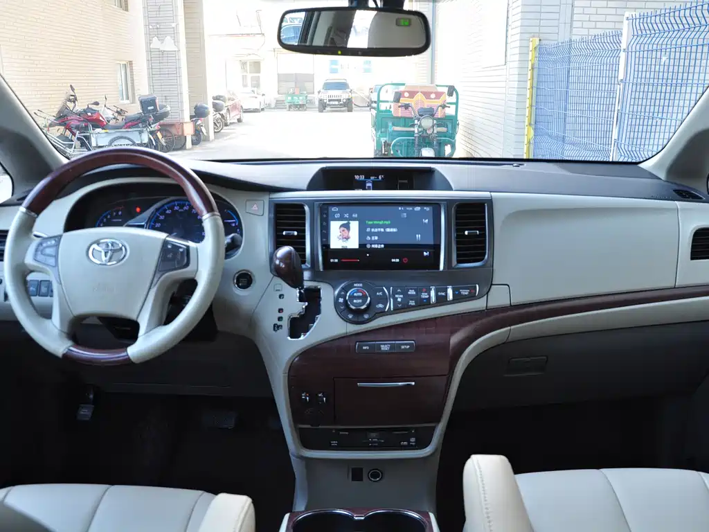 Toyota Sienna 2013 3.5L AT