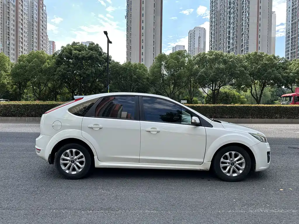 Ford Focus 2011 1.8L AT Fashion