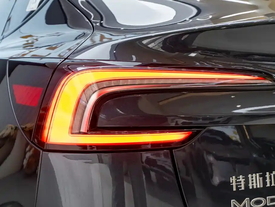 Tesla Model 3 — миниатюра 9