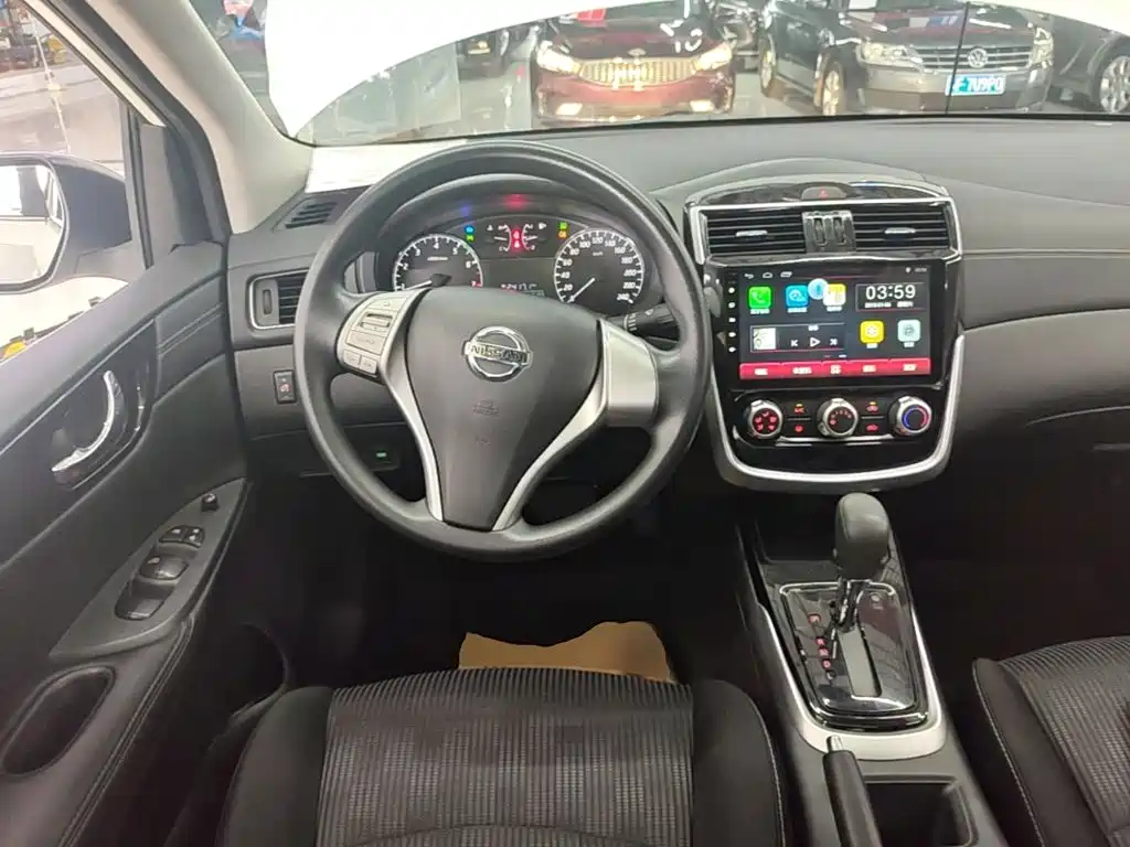 Nissan Tiida — миниатюра 11