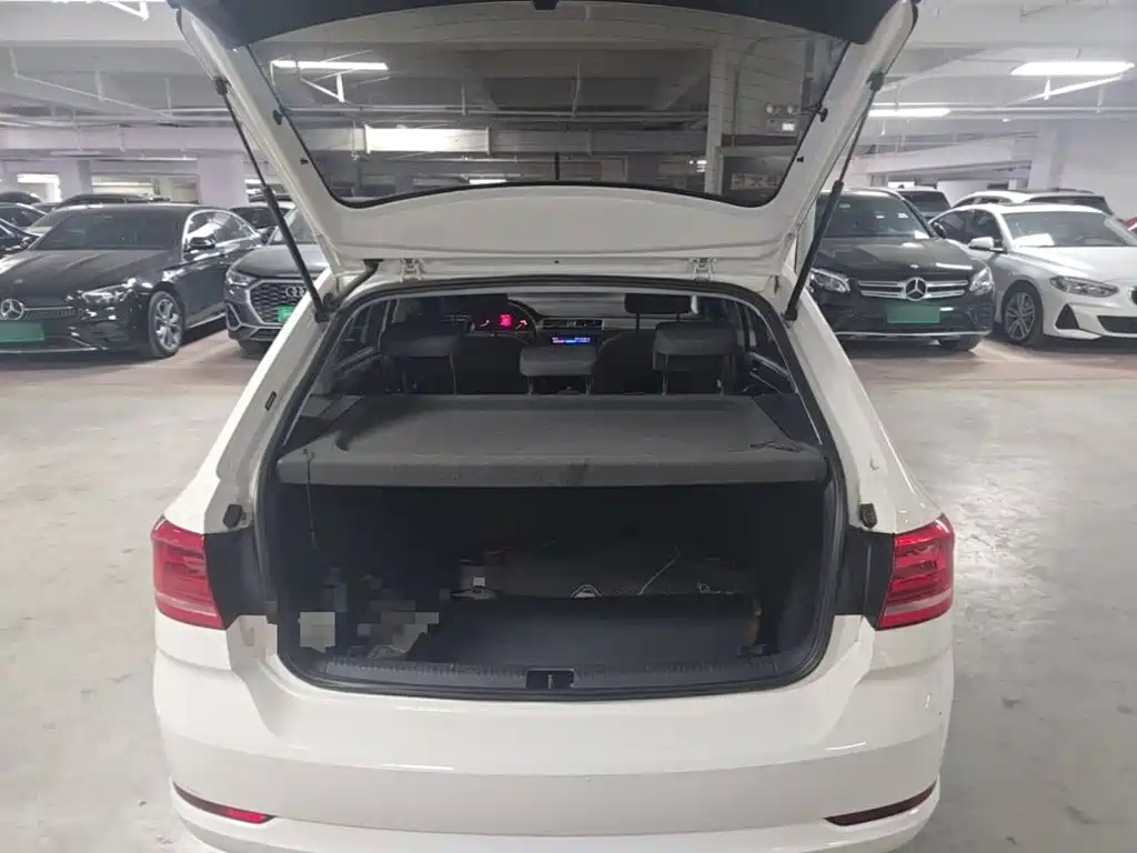 Volkswagen Santana — миниатюра 10