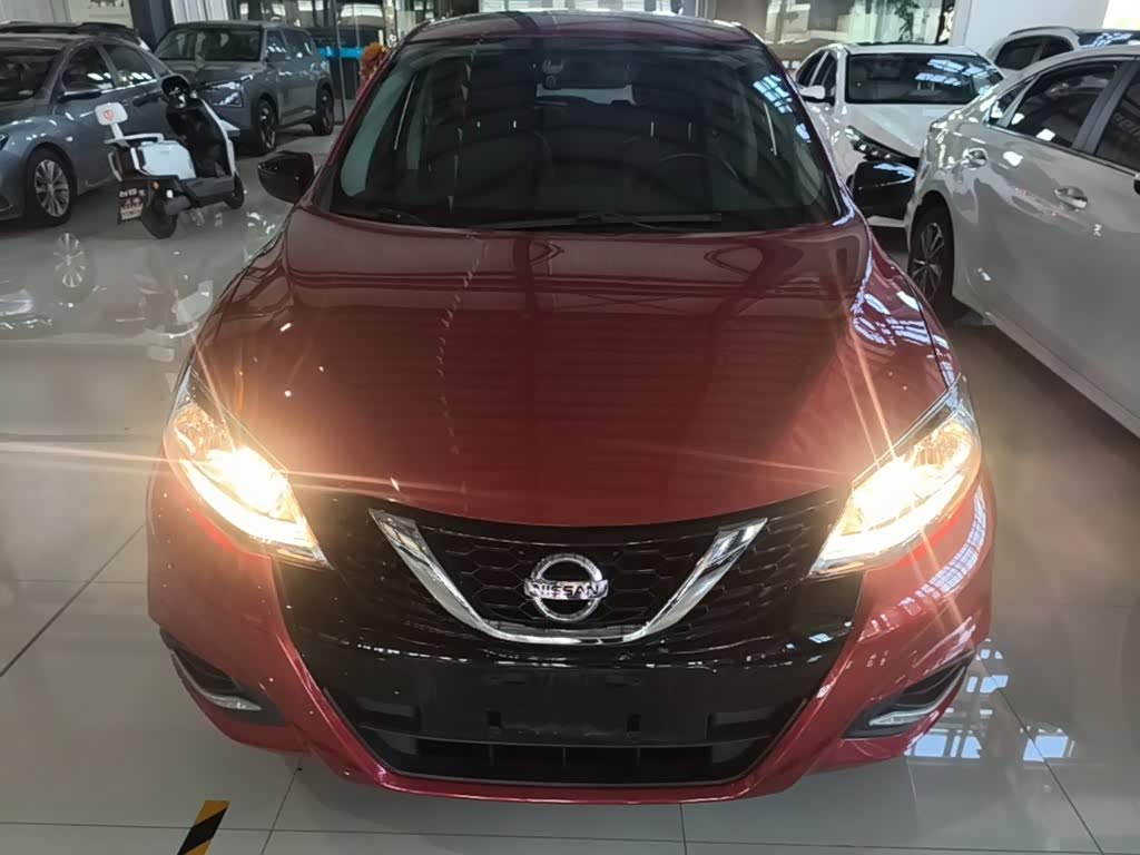 Nissan Tiida 1.6 л 2022 г. красный/фиолетовый, пробег 25200 км
