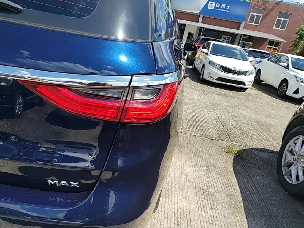 BYD MAX — миниатюра 8