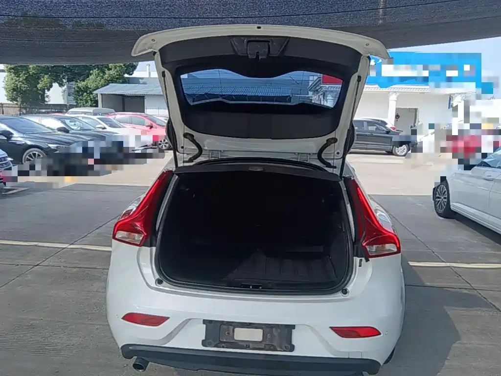 Volvo V40 — миниатюра 19