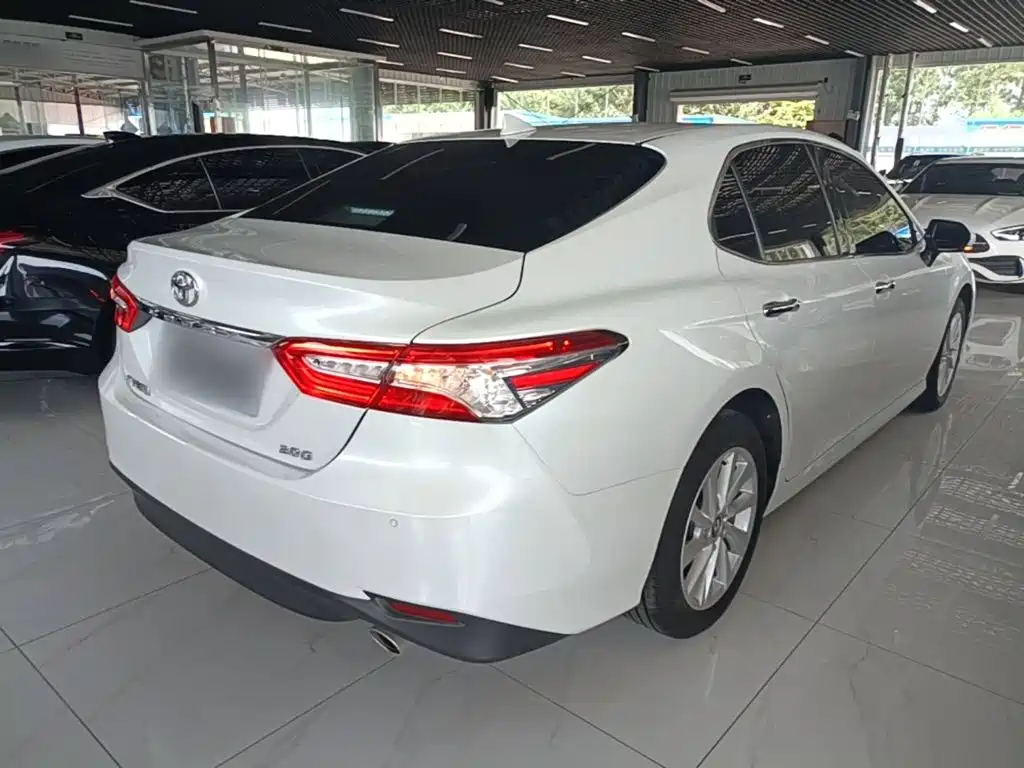Toyota Camry — миниатюра 7