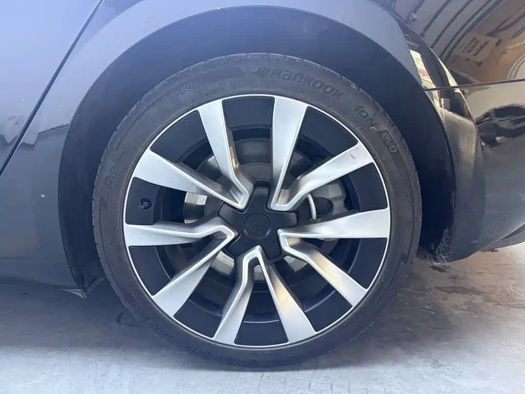 Tesla Model 3 — миниатюра 23