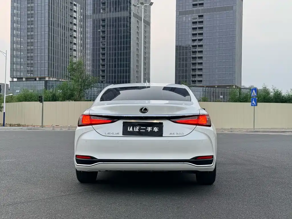 Lexus ES — миниатюра 6
