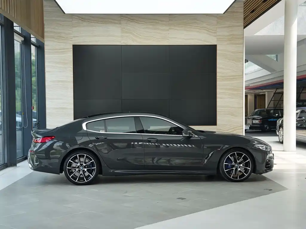 BMW 8 Series — миниатюра 3