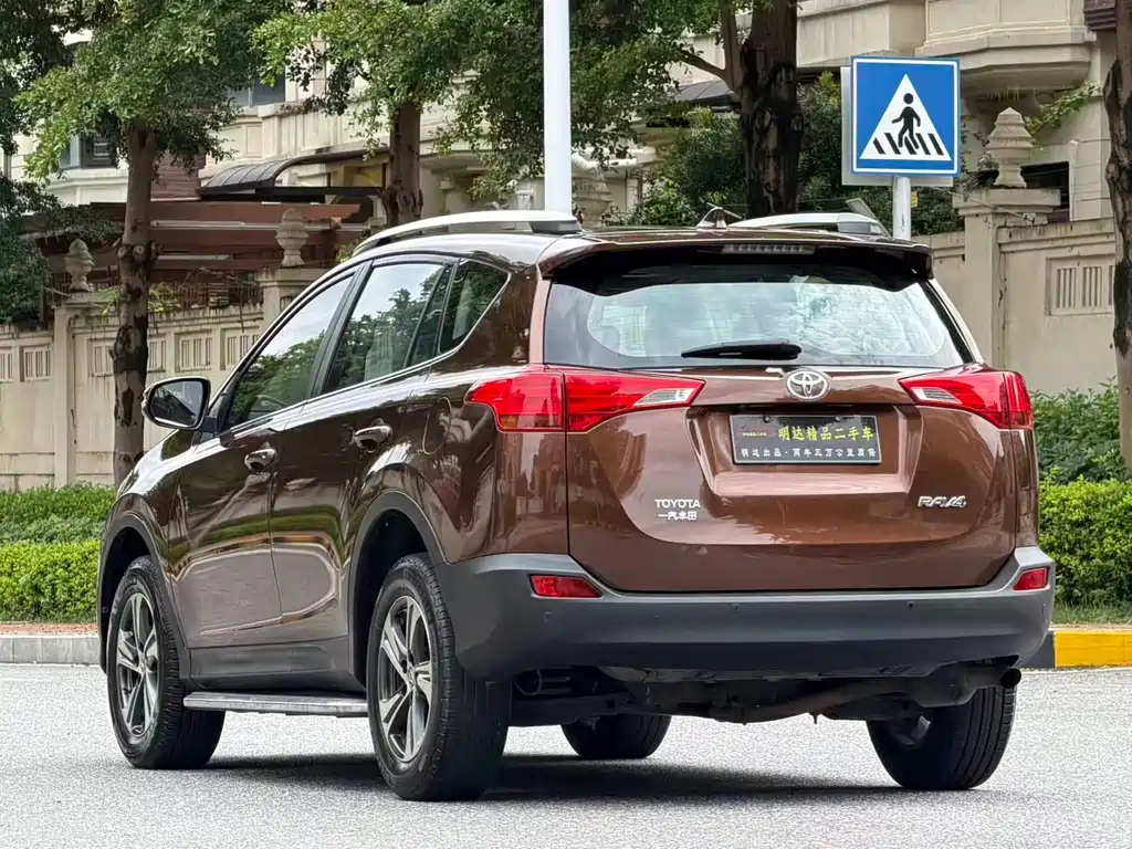 Toyota RAV4 — миниатюра 5