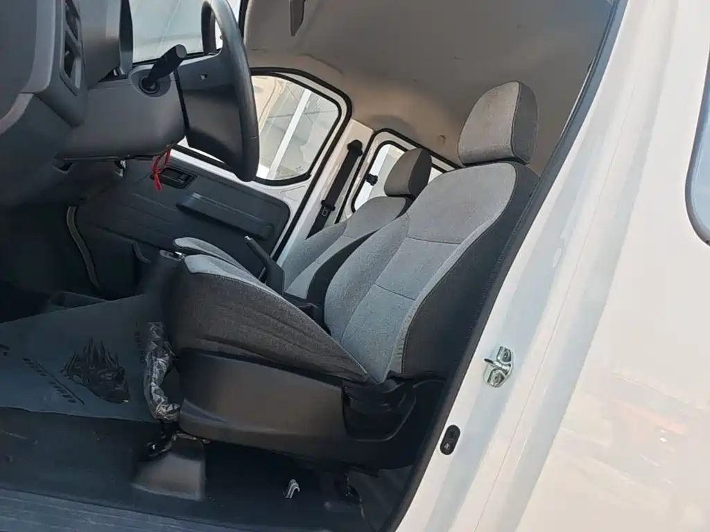 Wuling Yangguang — миниатюра 15
