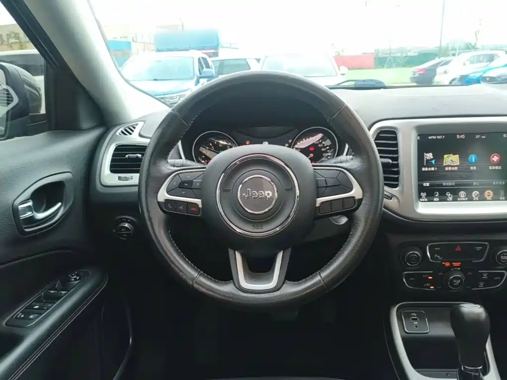 Jeep Compass — миниатюра 11