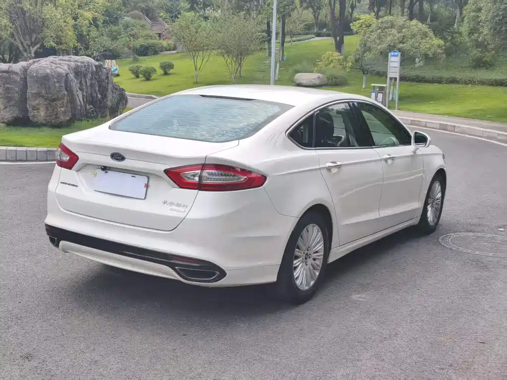 Ford Mondeo — миниатюра 6
