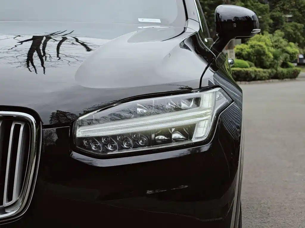 Volvo XC90 2018 T5 5 мест