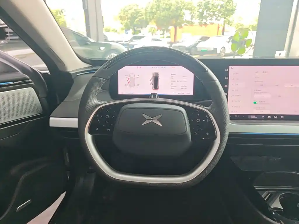 XPeng P7 — миниатюра 11