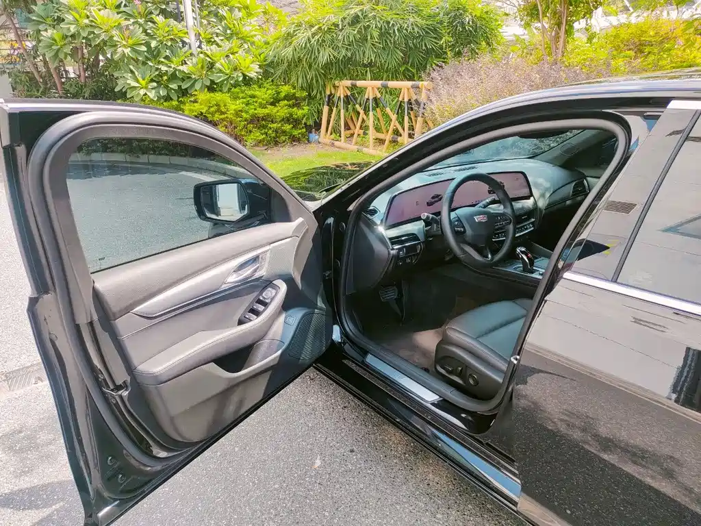 Cadillac CT5 — миниатюра 11