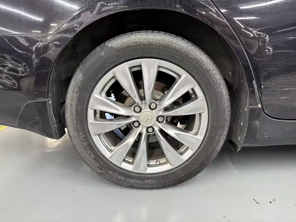 Infiniti Q70 — миниатюра 10