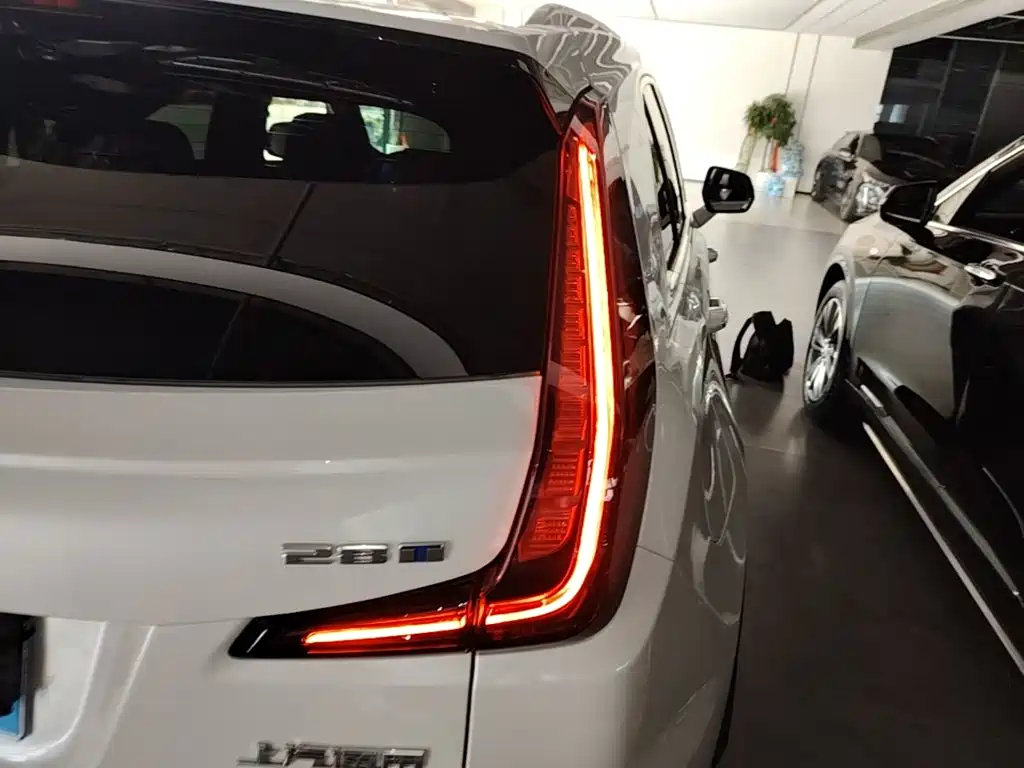 Cadillac XT4 — миниатюра 8