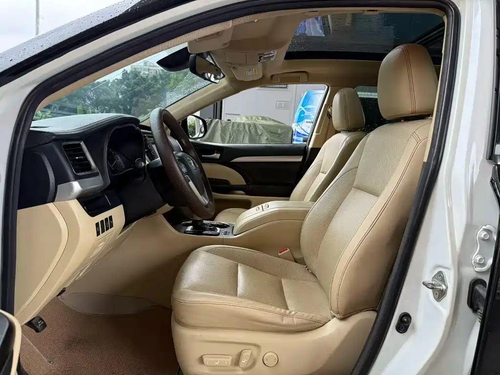 Toyota Highlander 2018 2.0T Luxury 7 мест V