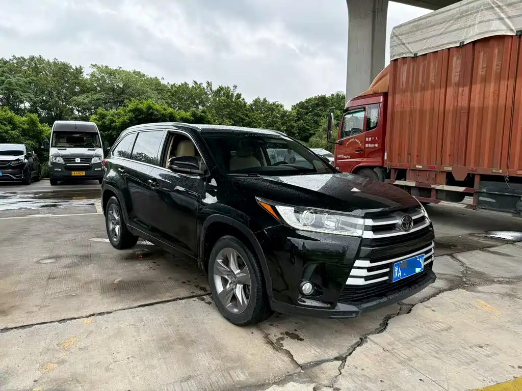 Toyota Highlander 2018 2.0T Luxury 7 мест V