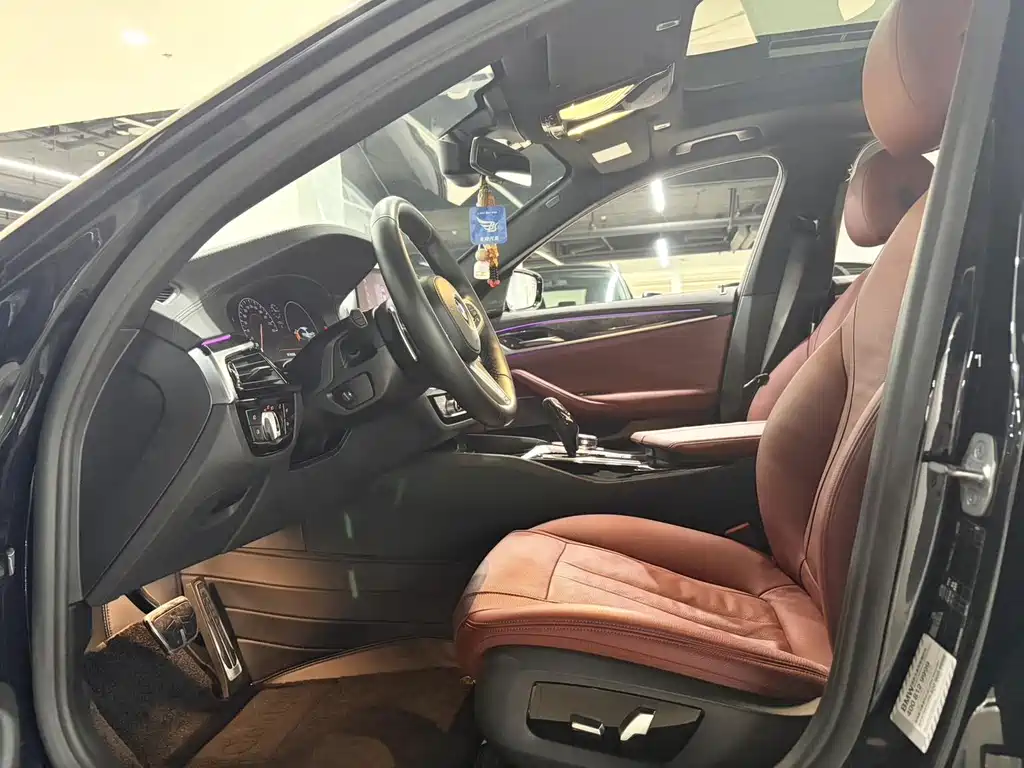 BMW 5 Series — миниатюра 7