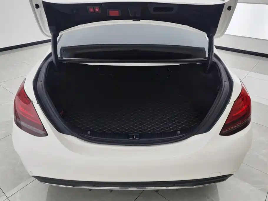 Mercedes-Benz C-Class — миниатюра 4