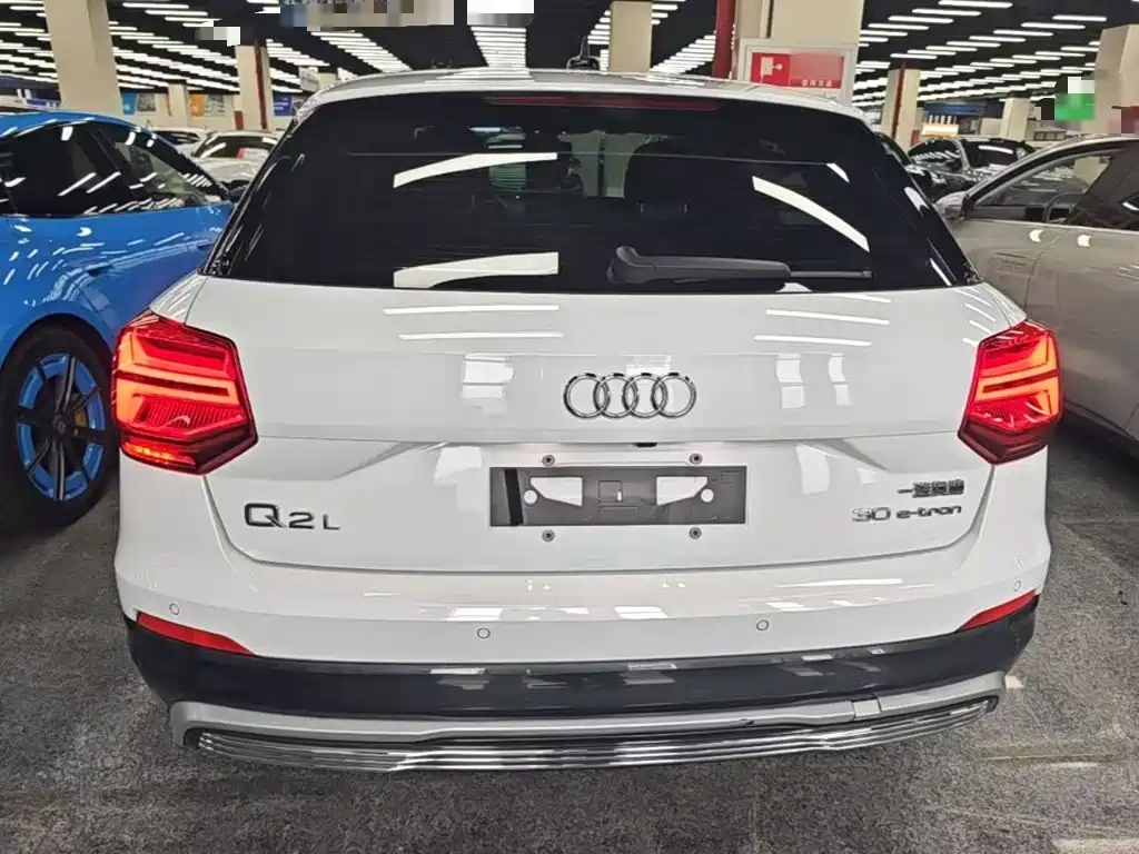 Audi Q2L e-tron — миниатюра 6