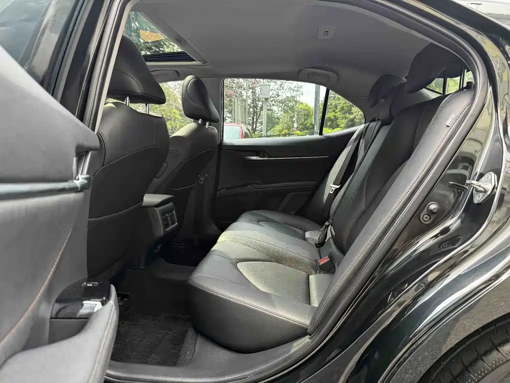 Toyota Camry — миниатюра 14