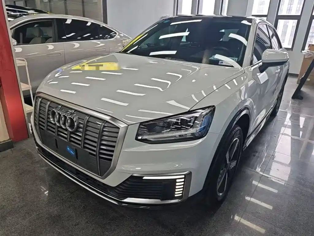 Audi Q2L E-tron
