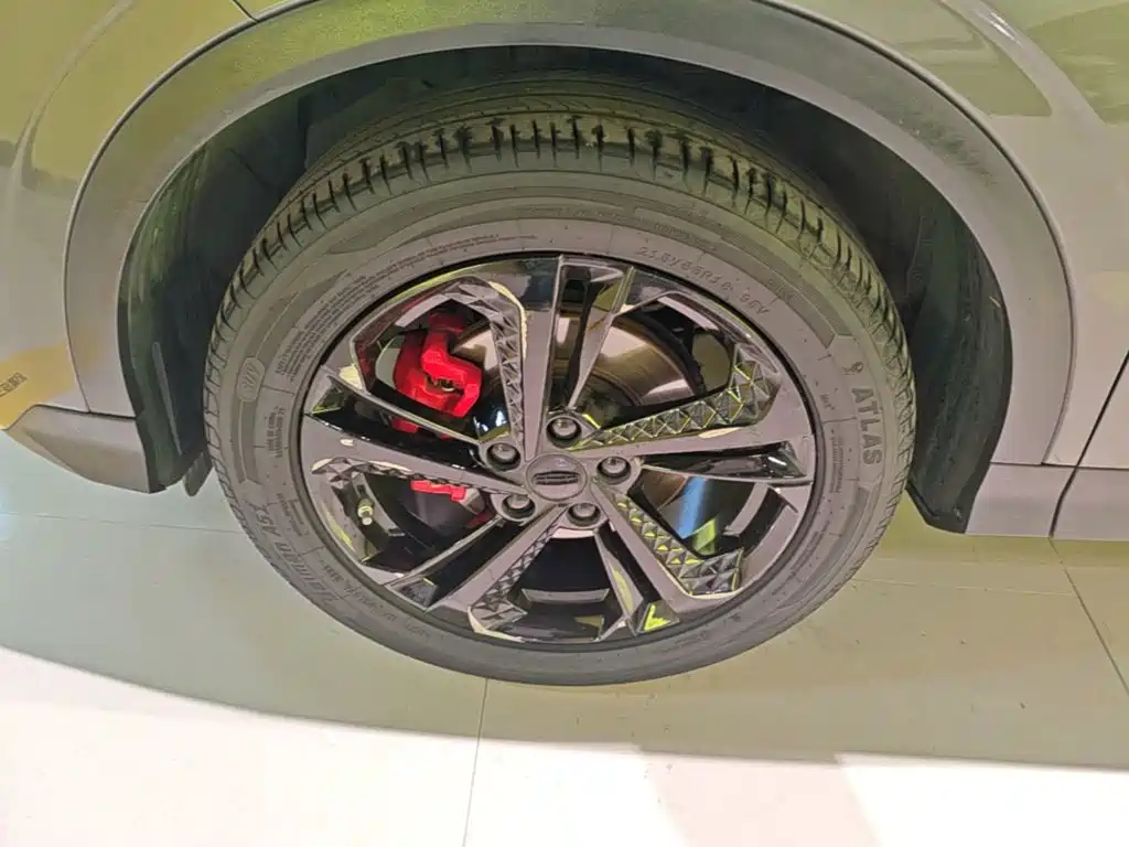 Geely Binyue — миниатюра 23