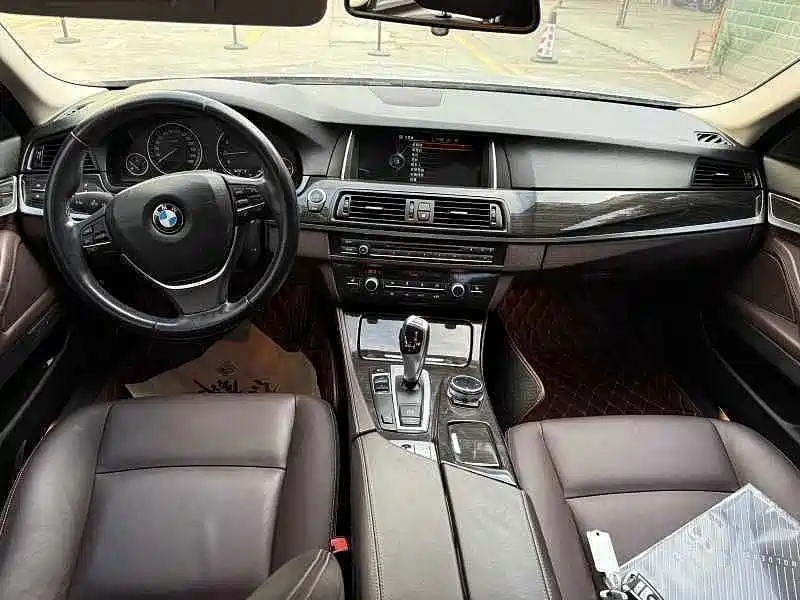 BMW 5 Series — миниатюра 6