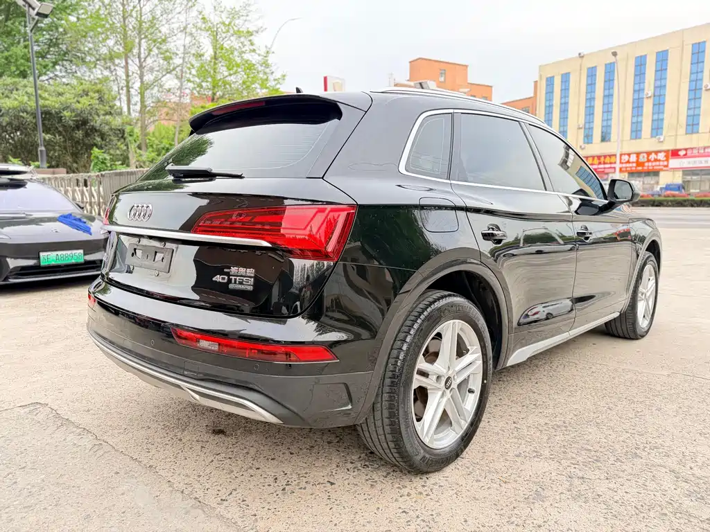 Audi Q5L - фото 4