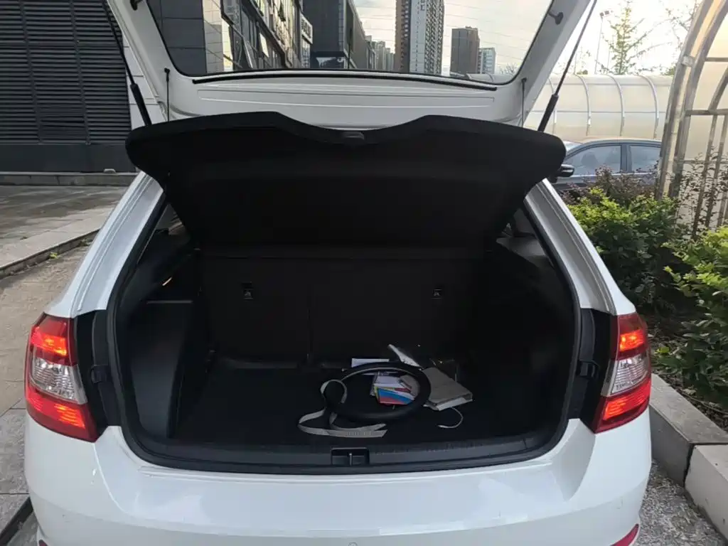 Skoda Rapid Spaceback — миниатюра 19