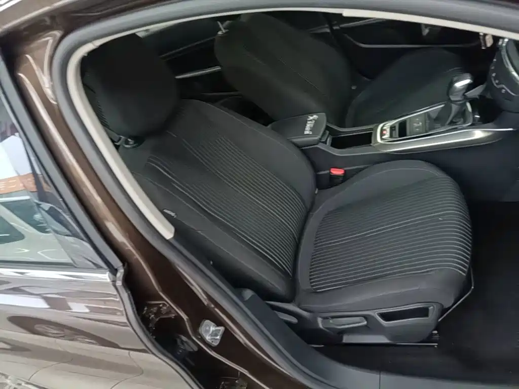 Peugeot 408 — миниатюра 25