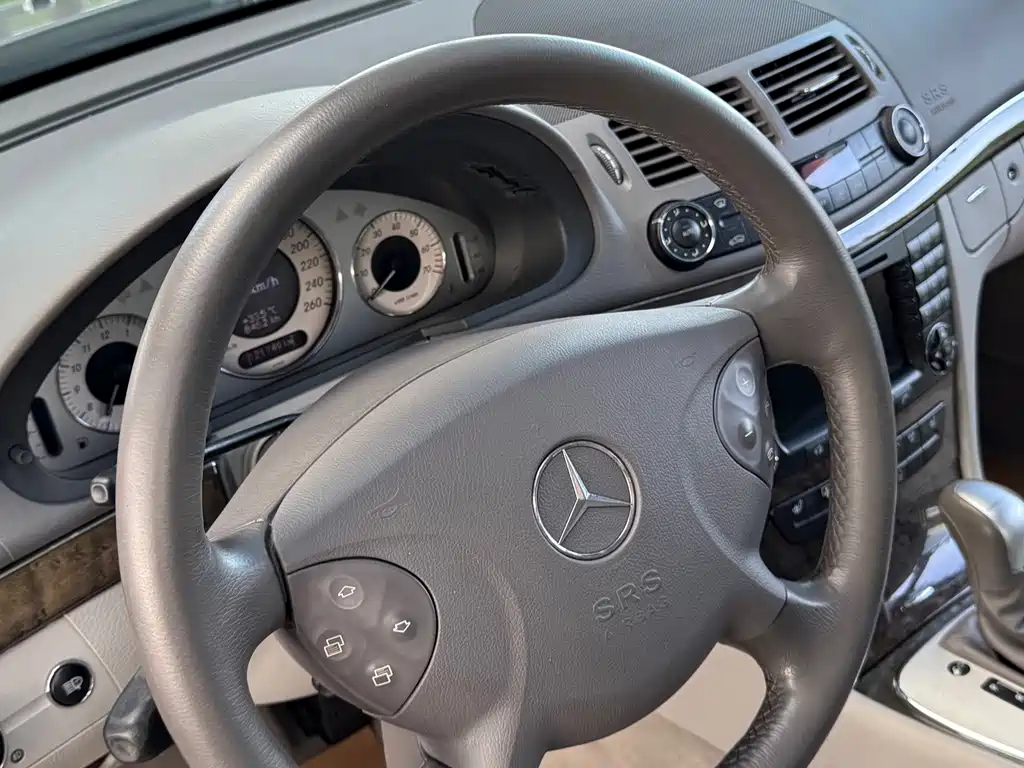 Mercedes-Benz E-Class — миниатюра 18