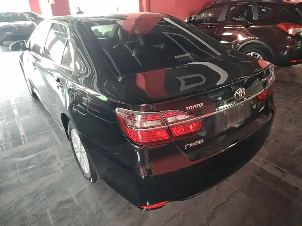 Toyota Camry — миниатюра 5