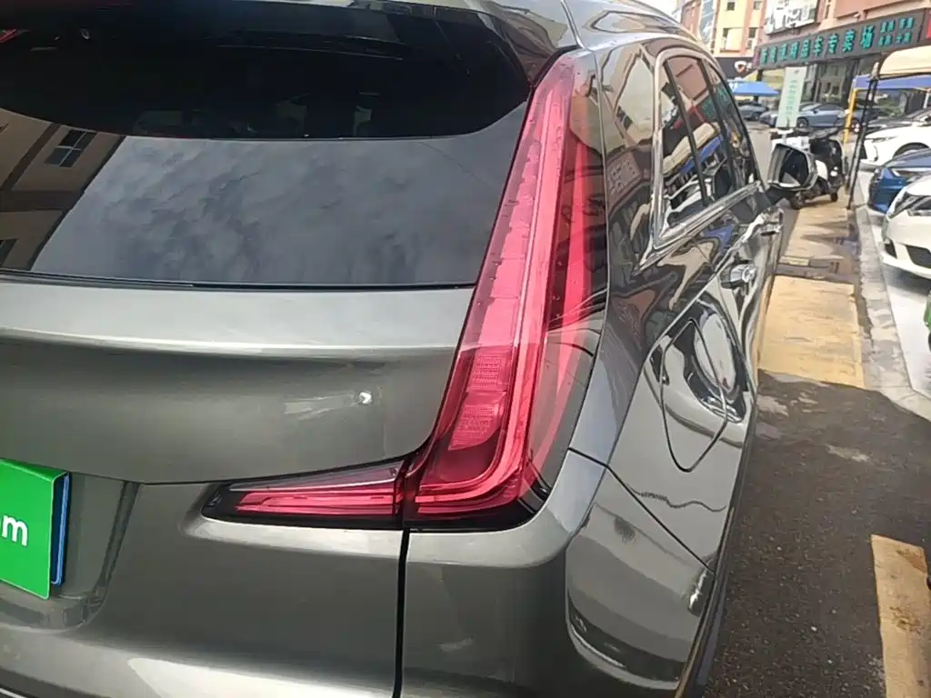 Cadillac XT4 — миниатюра 8