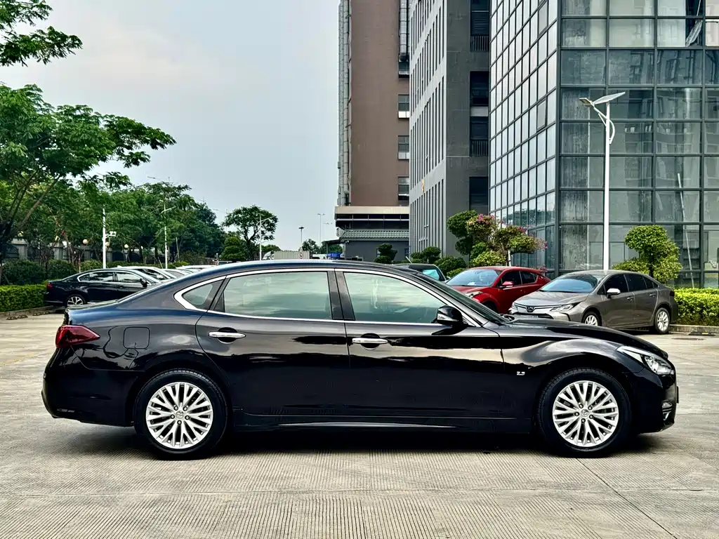 Infiniti Q70 — миниатюра 13