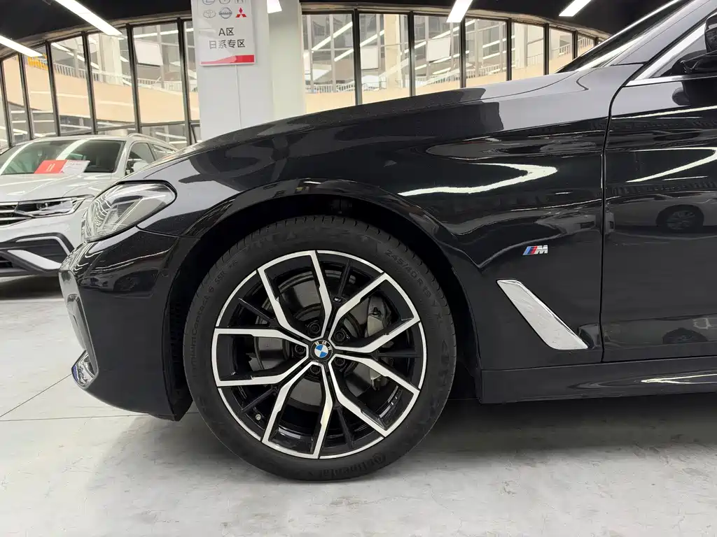 BMW 5 Series — миниатюра 15