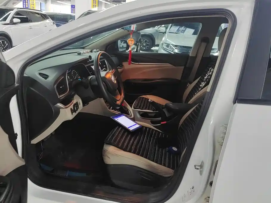 Buick Excelle — миниатюра 9