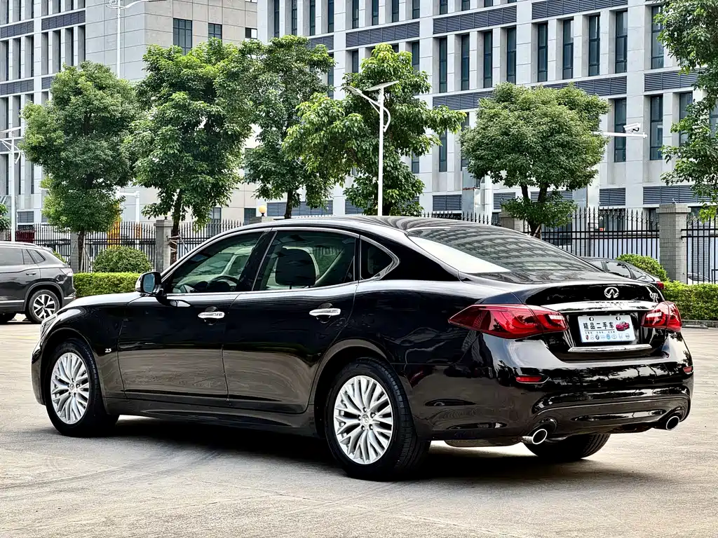 Infiniti Q70 — миниатюра 7